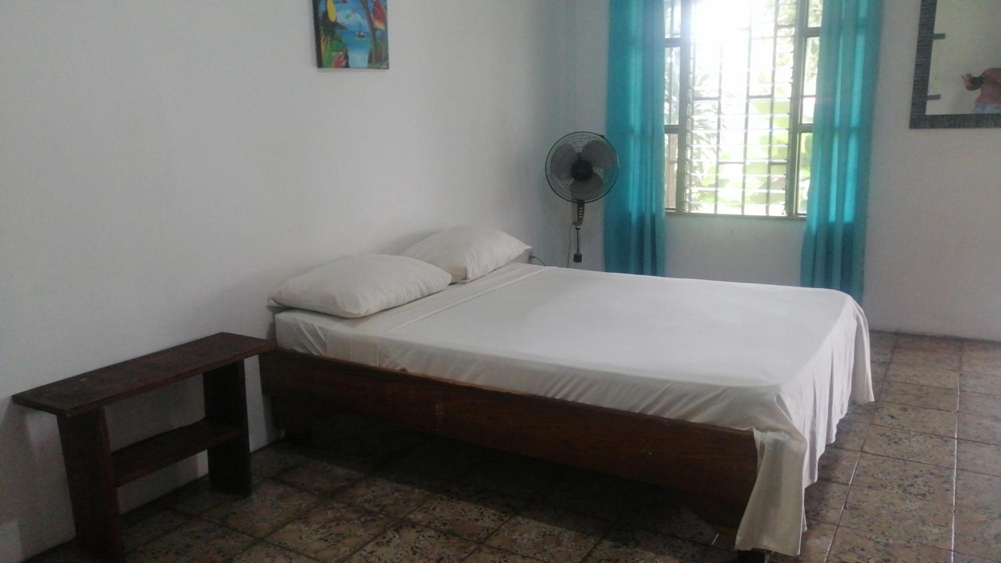 Rooms Palmeras Cahuita Esterno foto